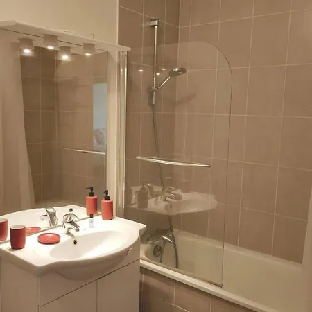 Avec Terrasse Et Parking Prive Διαμέρισμα